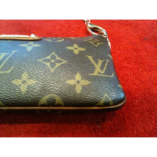 Pochette Louis Vuitton Milla MM en toile monogram