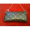 Pochette Louis Vuitton Milla MM en toile monogram