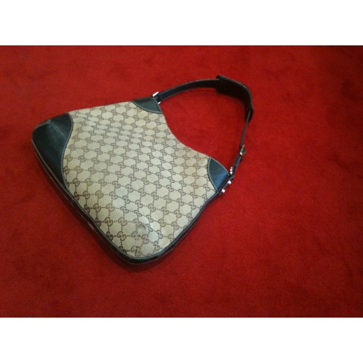Sac Gucci porté épaule