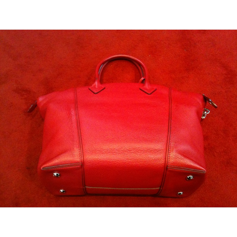 Sac Louis Vuitton Lockit MM en cuir grainé cerise