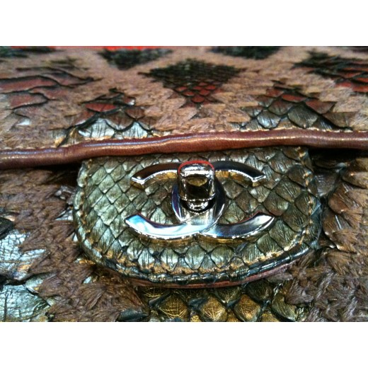 Sac Chanel Série limitée en Python métallisé