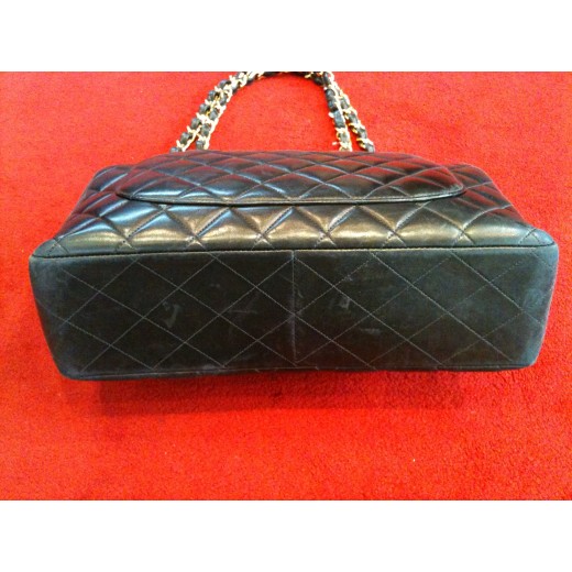 Sac Chanel Timeless Jumbo en cuir matelassé noir