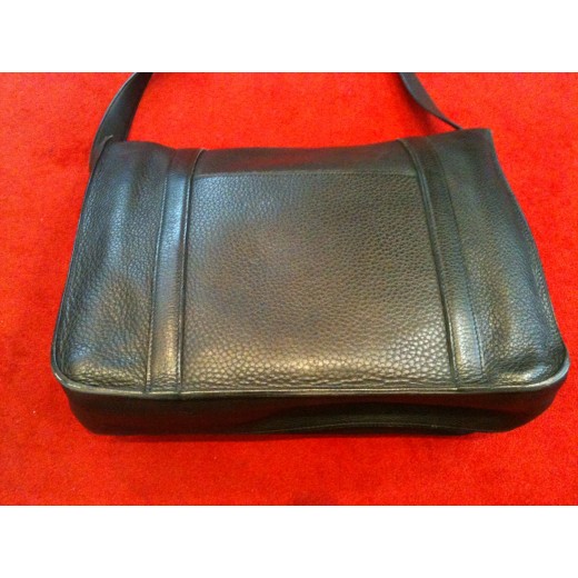 Sac besace Hermès Steve en cuir Taurillon Clémence noir