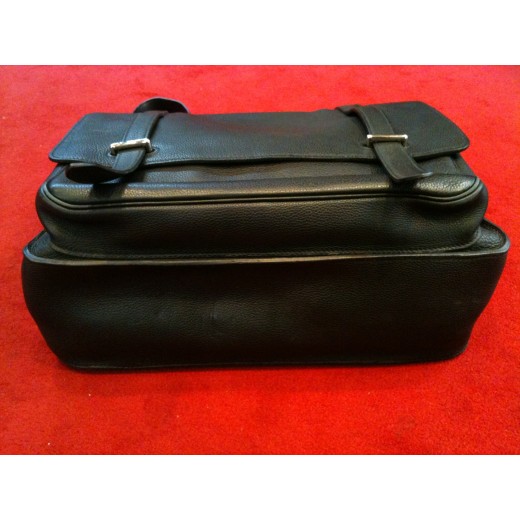 Sac besace Hermès Steve en cuir Taurillon Clémence noir