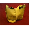 Sac Hermès Evelyne MM en cuir Taurillon Clémence jaune