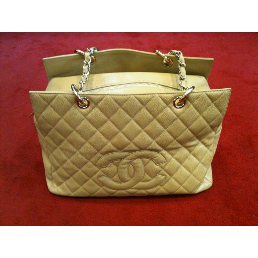 Sac Chanel en cuir grainé camel