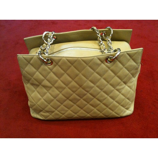 Sac Chanel en cuir grainé camel