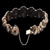 Bracelet ancien en or et coquillages