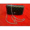 Pochette Chanel avec chaîne en agneau matelassé noir