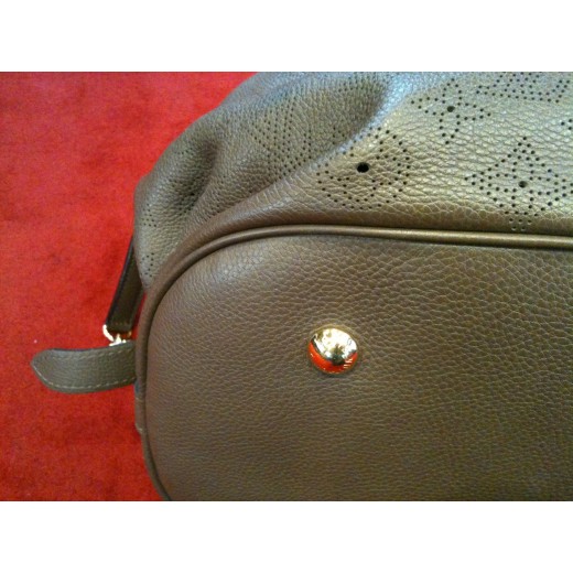 Sac Louis Vuitton en cuir Mahina taupe