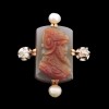 Broche camé sur agate, diamants et perles