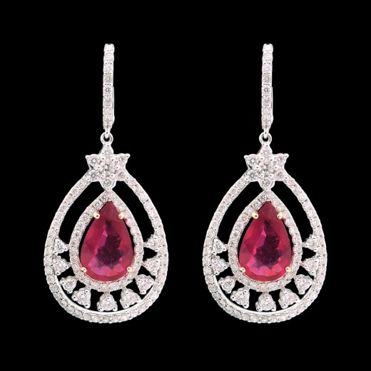 Boucles d'oreilles pendantes Diamants et Rubis