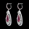 Boucles d'oreilles pendantes Diamants et Rubis