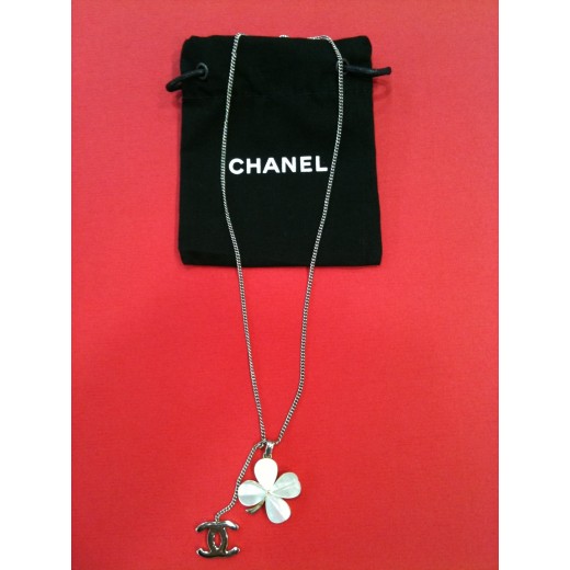 Collier Chanel Trèfle en argent