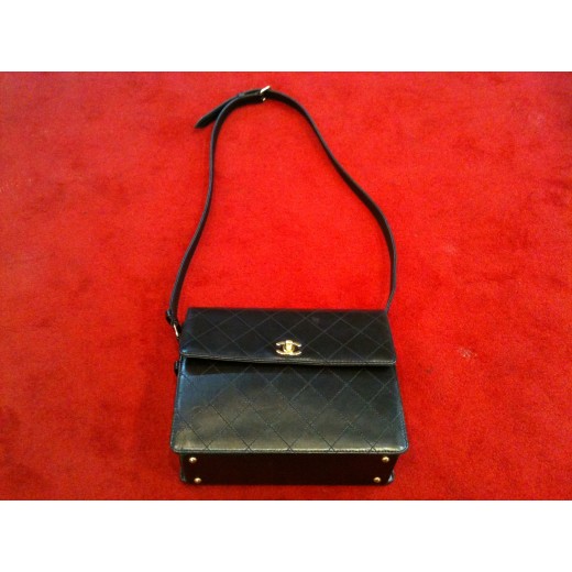 Sac Chanel en cuir noir
