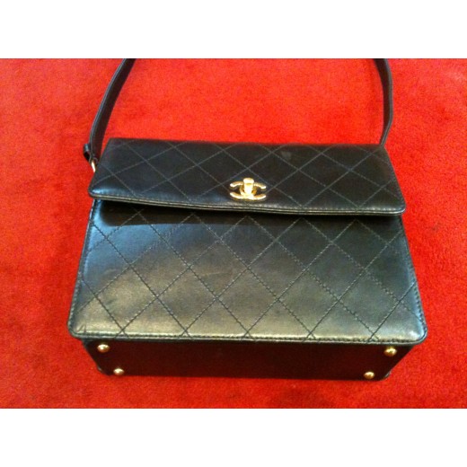 Sac Chanel en cuir noir