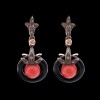 Boucles d'oreilles pendantes en onyx, corail et diamants