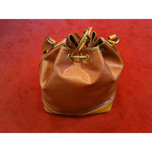 Sac Louis Vuitton Noé en cuir épi brique