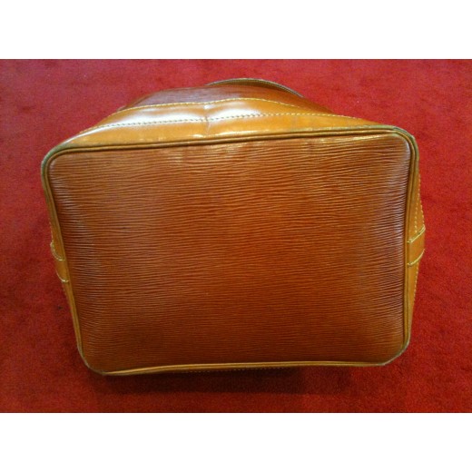 Sac Louis Vuitton Noé en cuir épi brique