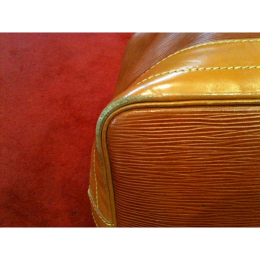 Sac Louis Vuitton Noé en cuir épi brique