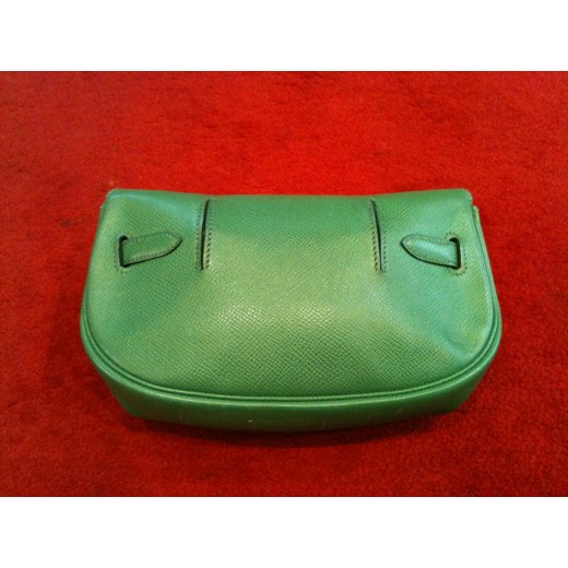 Pochette Hermès en cuir grainé vert