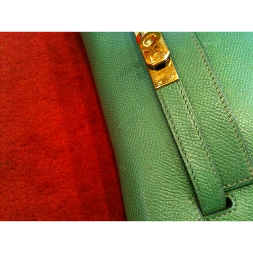 Pochette Hermès en cuir grainé vert