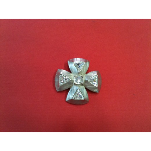 Broche- Pendentif Yves Saint Laurent Croix en métal argenté