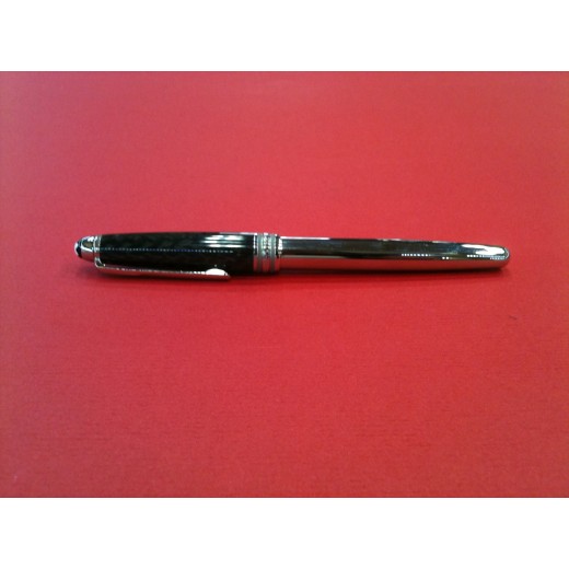 Stylo plume Montblanc en carbone