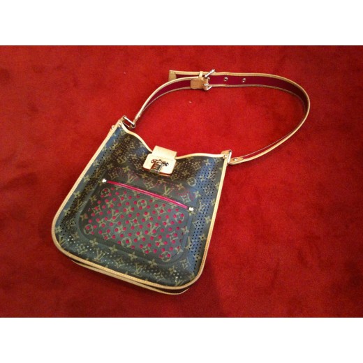 Sac Louis Vuitton perfo musette