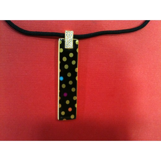 Pendentif Bernardaud en porcelaine sur cordon noir 