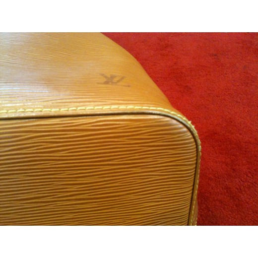Sac Louis Vuitton Noé  en cuir épi caramel