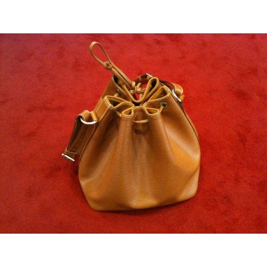 Sac Louis Vuitton Noé  en cuir épi caramel