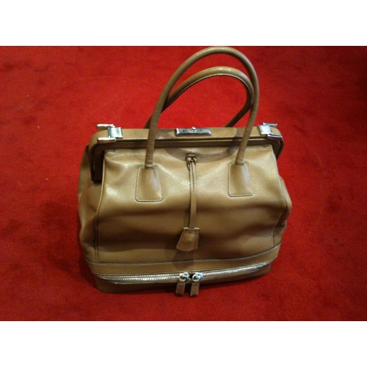 Sac Prada Docteur en cuir gold