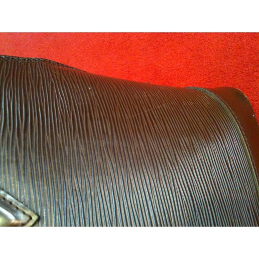 Sac Louis Vuitton Alma PM en cuir épi chocolat