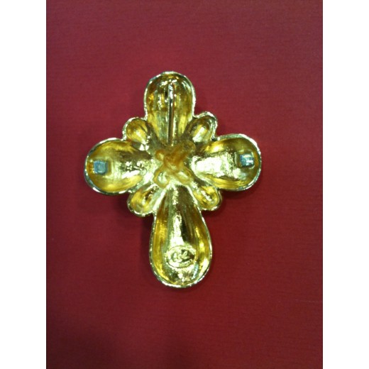 Pendentif  Christian Lacroix en métal doré