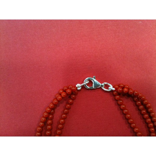 Collier triple rang en corail