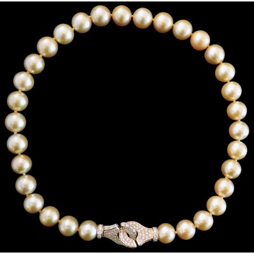 Collier de perles Gold et fermoir menottes diamants