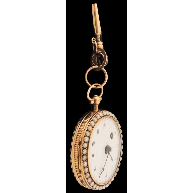 Montre gousset et sa cl en or mail et perles