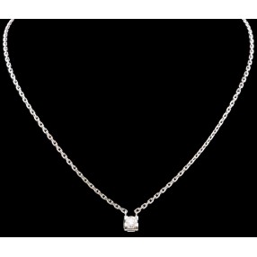 Collier solitaire diamant serti en C