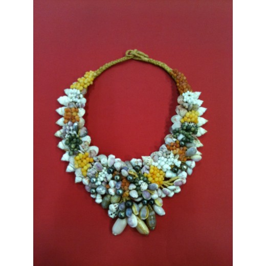 Collier en coquillages