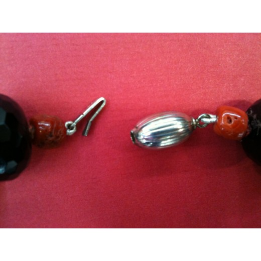Collier en onyx et corail