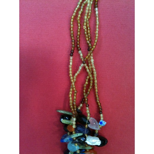 Collier en lapis lazuli et pierres fines