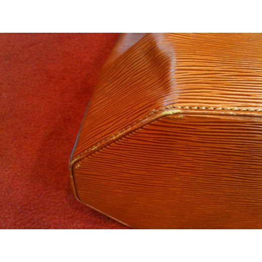 Sac Louis Vuitton en cuir épi cannelle
