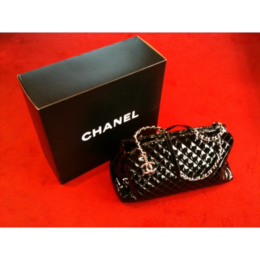 Sac Chanel Mademoiselle GM en cuir vernis noir