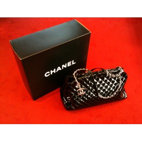 Sac Chanel Mademoiselle GM en cuir vernis noir