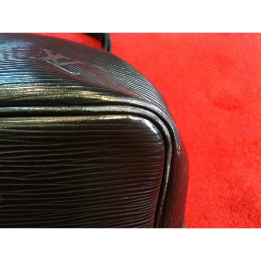 Sac Louis Vuitton Noé en cuir épi noir