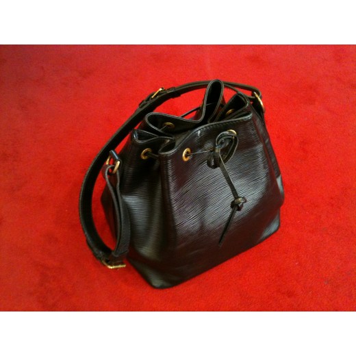 Sac Louis Vuitton Noé en cuir épi noir
