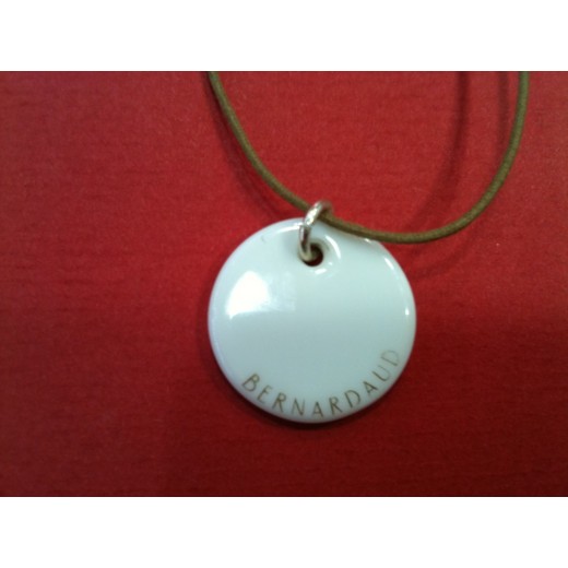 Pendentif médaillon Bernardaud Tête de mort