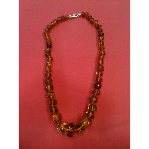 Collier d' ambre en chute