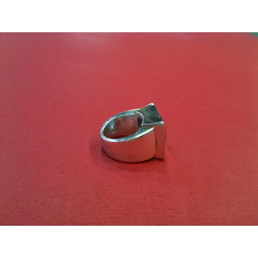 Bague moderne en argent et topaze